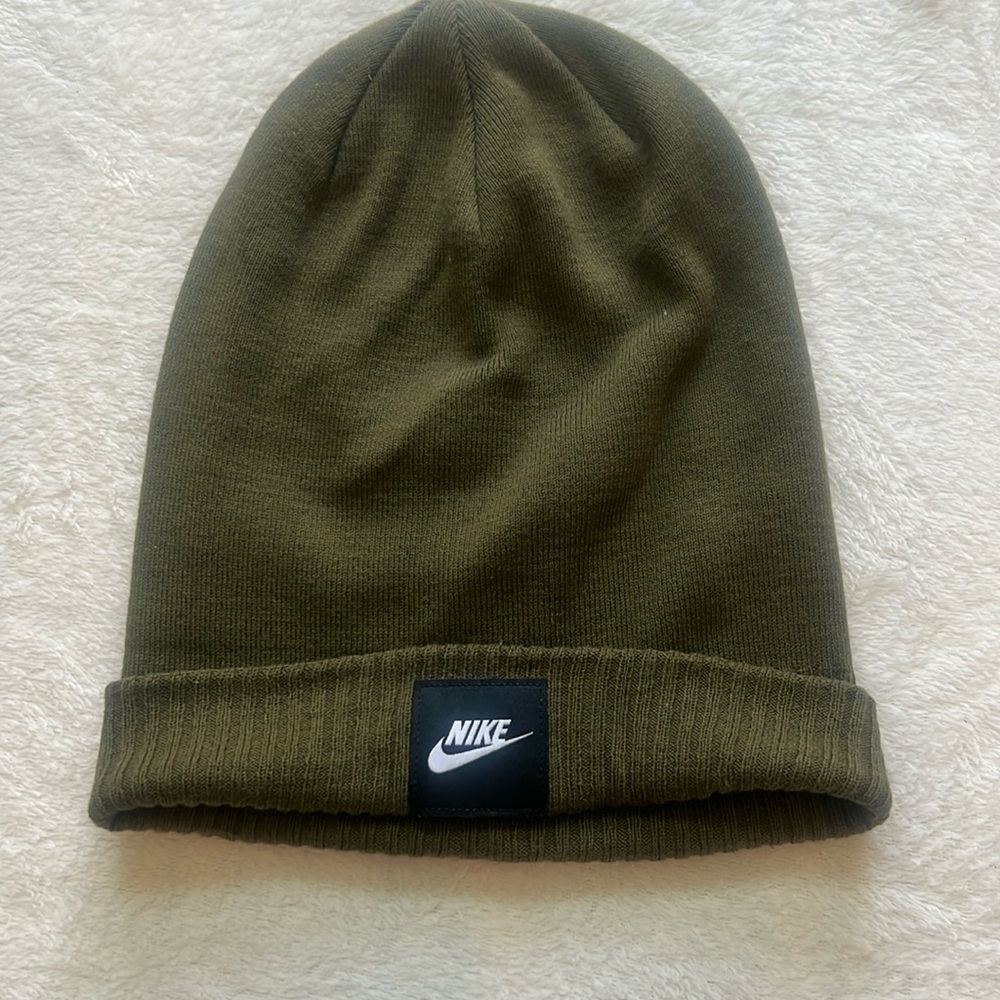 NIKE Hunter green beanie…. No tags but never been worn